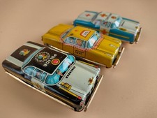 Giocattolo di latta auto in